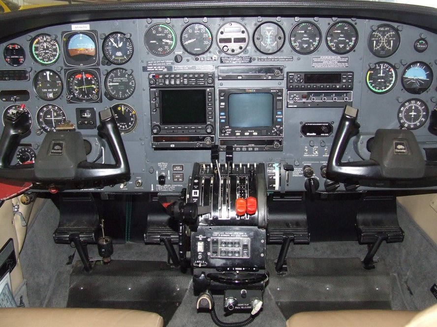 n546tg-cockpit-1
